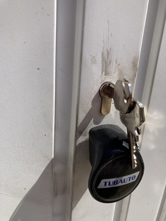 Remplacement d’un cylindre européen sur porte de garage après ouverture par fraisage à Angers